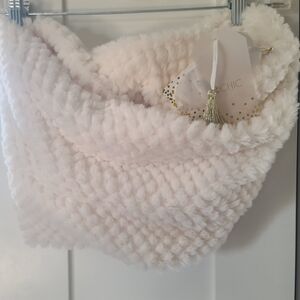 2 Chic Blush Fur Scarf